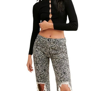 We The Free NWT Gator Skin Print Jean